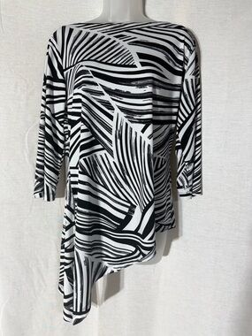 Chico's Black and White Abstract Stripe Top Size1/Medium
